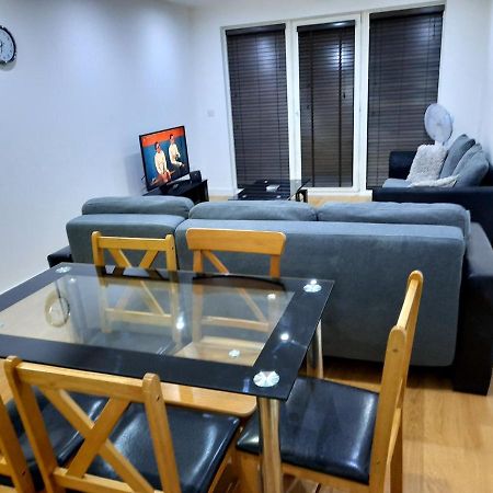 Max'Em Lexington Luxury Apartment 斯劳 外观 照片