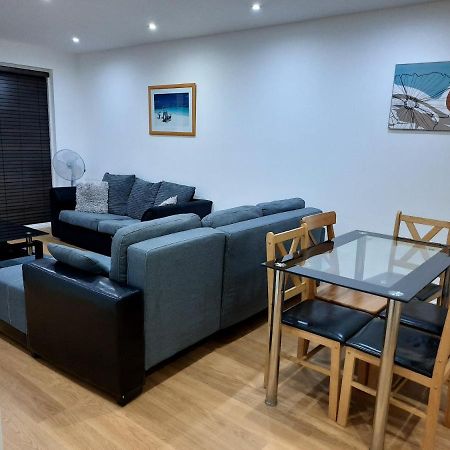 Max'Em Lexington Luxury Apartment 斯劳 外观 照片