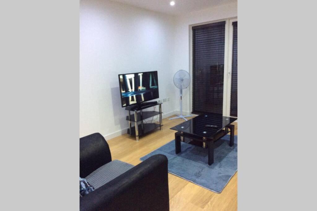 Max'Em Lexington Luxury Apartment 斯劳 外观 照片
