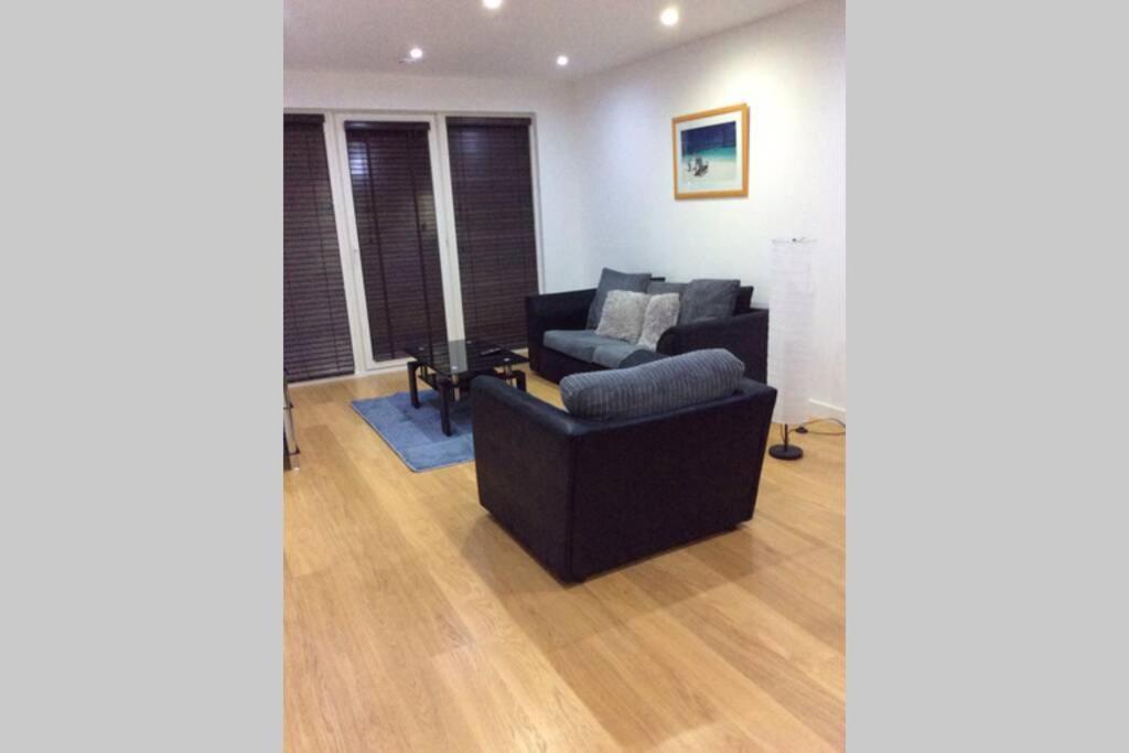 Max'Em Lexington Luxury Apartment 斯劳 外观 照片