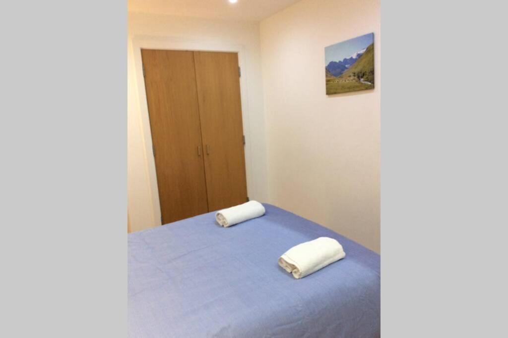 Max'Em Lexington Luxury Apartment 斯劳 外观 照片