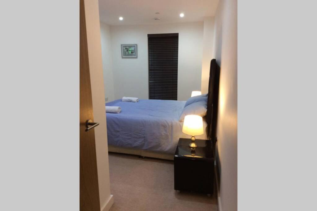Max'Em Lexington Luxury Apartment 斯劳 外观 照片