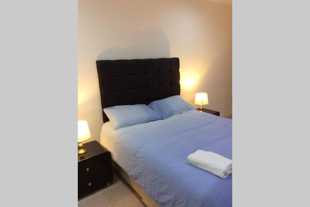 Max'Em Lexington Luxury Apartment 斯劳 外观 照片