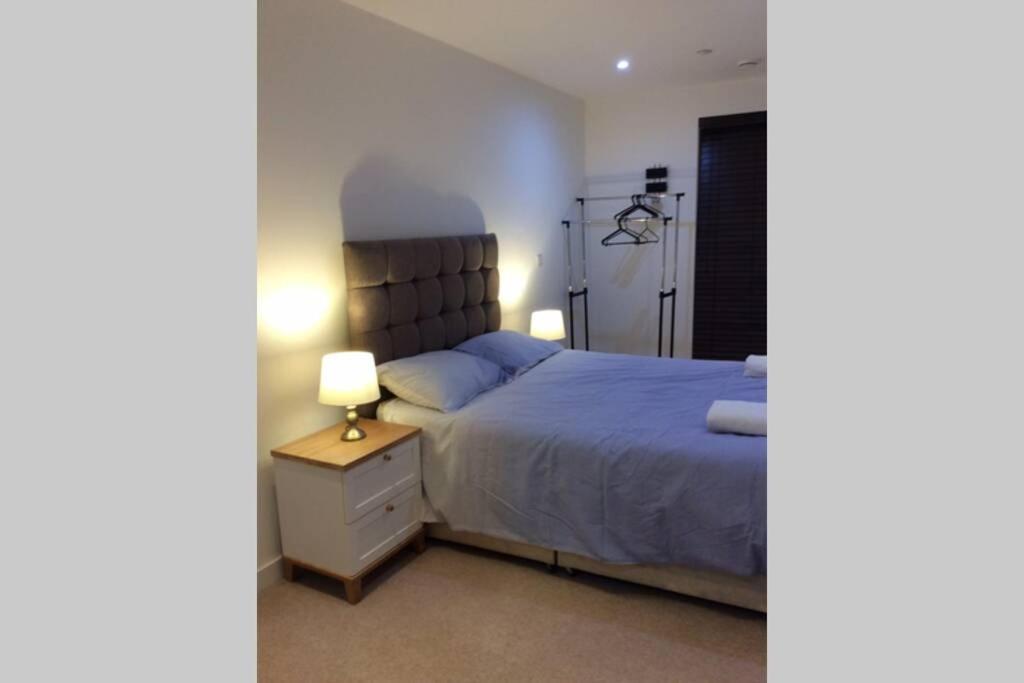Max'Em Lexington Luxury Apartment 斯劳 外观 照片