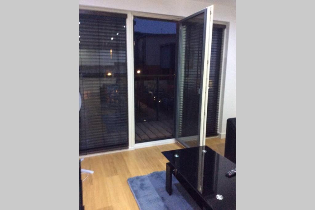 Max'Em Lexington Luxury Apartment 斯劳 外观 照片