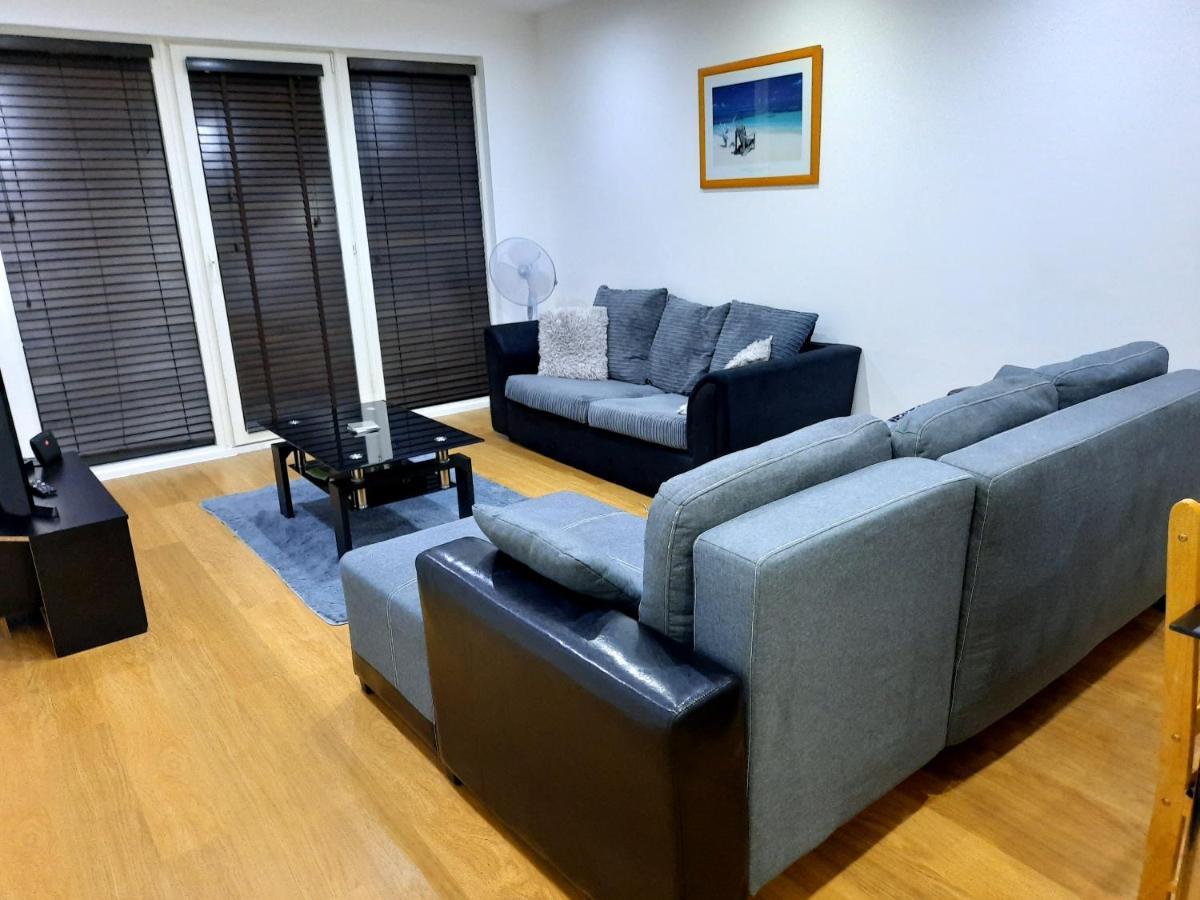 Max'Em Lexington Luxury Apartment 斯劳 外观 照片