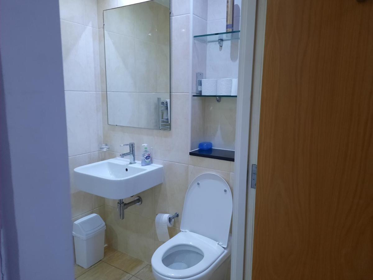 Max'Em Lexington Luxury Apartment 斯劳 外观 照片