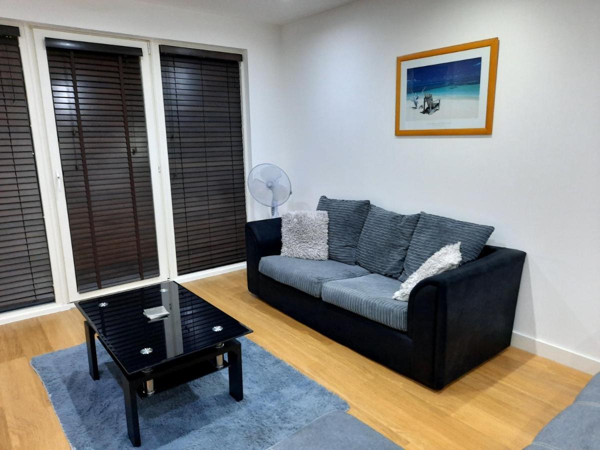 Max'Em Lexington Luxury Apartment 斯劳 外观 照片